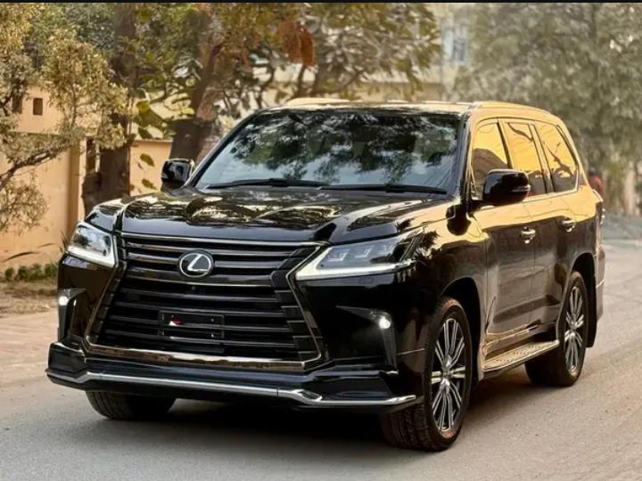 Royal Luxury Rent a Car vehicle 3